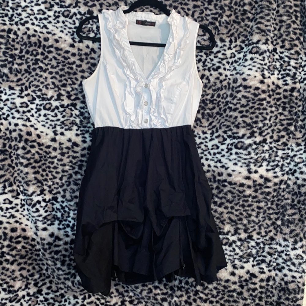 Prefect date dress. Pair with a bulky belt. Perfect condition.